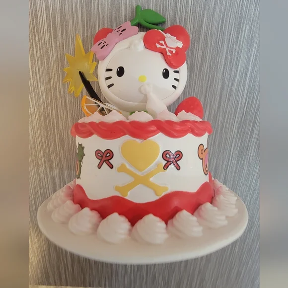 Fragrant Jewels x Hello Kitty Candle – Fruity Floral, Hidden Jewel, Unused - Picture 2 of 5